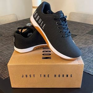 Shoes, athletic shoes, training shoes